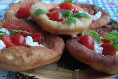 Zdjęcie - Pizzotti fritti- czyli pizza smazona z "  kieszonką" - Przepisy kulinarne ze zdjęciami