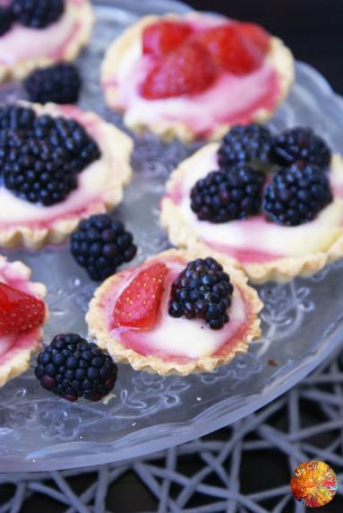 Zdjęcie - Tartelki z owocami i budyniem - Przepisy kulinarne ze zdjęciami