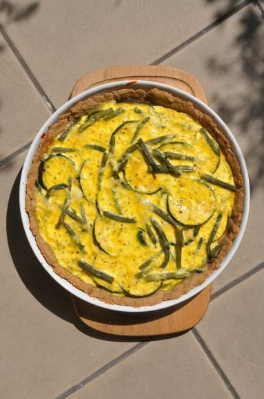 Zdjęcie - Gryczana tarta z cukinią i fasolką szparagową - Przepisy kulinarne ze zdjęciami