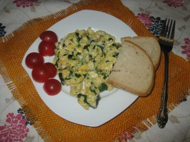 Zdjęcie - Jajecznica ze szinakiem - Przepisy kulinarne ze zdjęciami