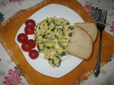 Zdjęcie - Jajecznica ze szinakiem - Przepisy kulinarne ze zdjęciami