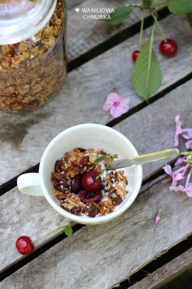 Zdjęcie - Sezamowa granola z dodatkami - Przepisy kulinarne ze zdjęciami