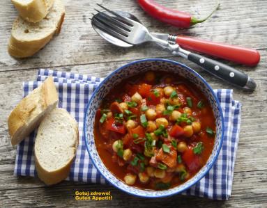 Zdjęcie - Ciecierzyca z pomidorami i chorizo - Przepisy kulinarne ze zdjęciami