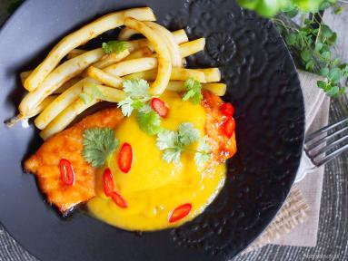 Zdjęcie - Łosoś z sosem z mango / Roasted salmon with mango sauce - Przepisy kulinarne ze zdjęciami