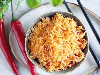 Zdjęcie - Pikantny ryż z papryczkami chilli / Spicy rice with chilli - Przepisy kulinarne ze zdjęciami