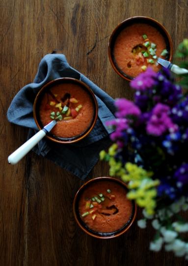 Zdjęcie - Sezon na pomidory: Gazpacho z brzoskwiniami - Przepisy kulinarne ze zdjęciami