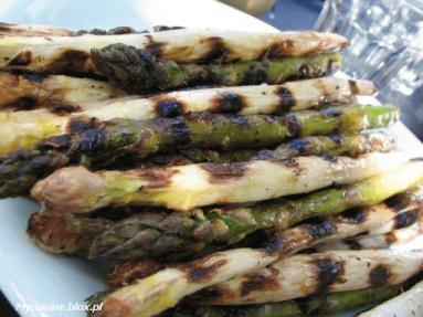 Zdjęcie - Szparagi z  grilla  - Przepisy kulinarne ze zdjęciami