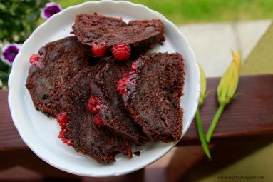 Zdjęcie - Mocno czekoladowe ciasto z cukinią - Przepisy kulinarne ze zdjęciami