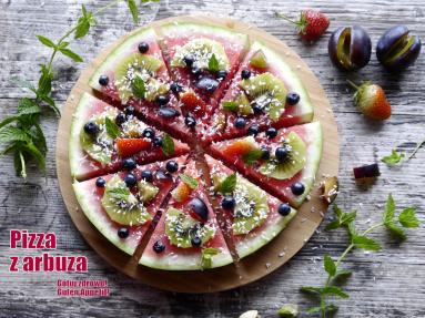 Zdjęcie - Owocowa "pizza" z arbuza - Przepisy kulinarne ze zdjęciami