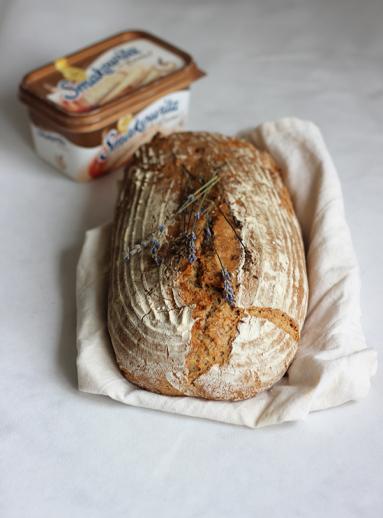 Zdjęcie - Chleb na zakwasie z lawendą - Przepisy kulinarne ze zdjęciami