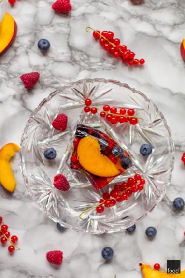 Zdjęcie - Terrina na białym winie z owocami lata - Przepisy kulinarne ze zdjęciami