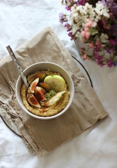 Zdjęcie - Śniadanie do łóżka #219: Jabłkowy budyń jaglany z owocami - Przepisy kulinarne ze zdjęciami