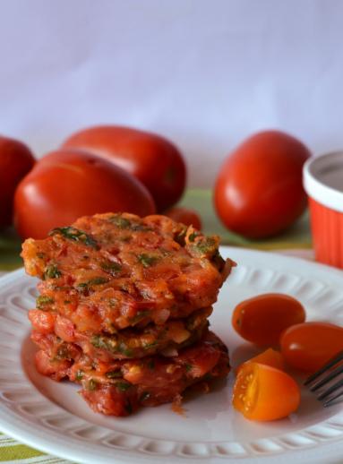 Zdjęcie - Greckie placki z pomidorów  (Tomatokeftedes) - Przepisy kulinarne ze zdjęciami