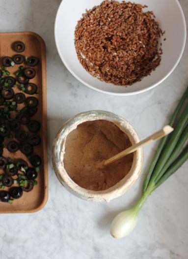 Zdjęcie - Chleb na zakwasie z oliwkami i miodem - Przepisy kulinarne ze zdjęciami