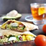 Zdjęcie - Quesadilla z jajkiem i awokado - Przepisy kulinarne ze zdjęciami