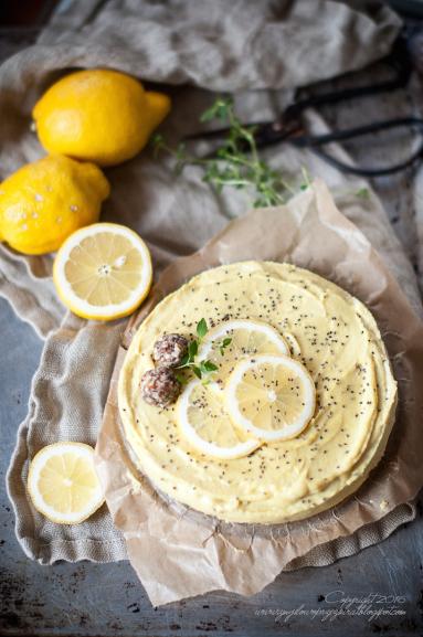 Zdjęcie - Cytrynowy „sernik” z orzechów nerkowca (Raw lemon cashew &quot;cheesecake&quot;) - Przepisy kulinarne ze zdjęciami