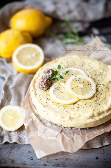 Zdjęcie - Cytrynowy „sernik” z orzechów nerkowca (Raw lemon cashew &quot;cheesecake&quot;) - Przepisy kulinarne ze zdjęciami