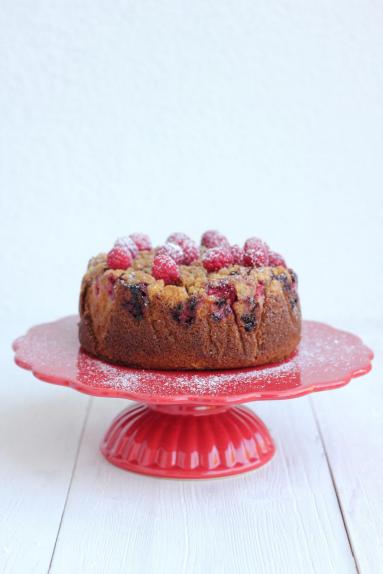 Zdjęcie - Ucierane ciasto z malinami i kruszonką - Przepisy kulinarne ze zdjęciami