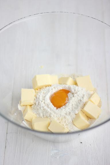 Zdjęcie - Kruche ciasto do wypieków słodkich - Przepisy kulinarne ze zdjęciami