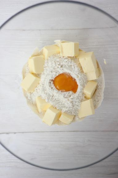 Zdjęcie - Kruche ciasto do wypieków słodkich - Przepisy kulinarne ze zdjęciami