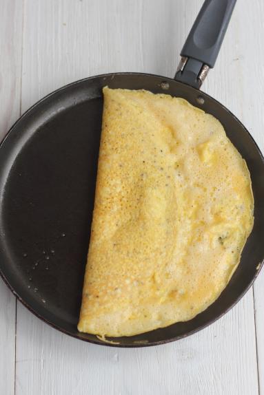 Zdjęcie - Klasyczny omlet jajeczny - Przepisy kulinarne ze zdjęciami