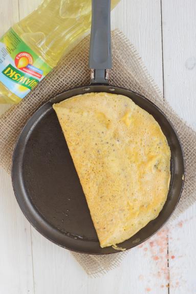 Zdjęcie - Klasyczny omlet jajeczny - Przepisy kulinarne ze zdjęciami