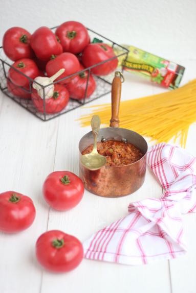 Zdjęcie - Klasyczny, włoski sos bolognese - Przepisy kulinarne ze zdjęciami
