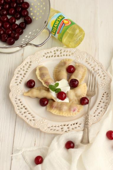 Zdjęcie - Pierogi z wiśniami - Przepisy kulinarne ze zdjęciami