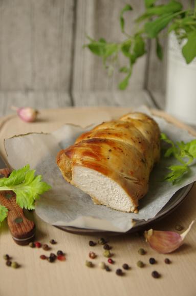 Zdjęcie - Pieczony filet z indyka w miodowej glazurze - Przepisy kulinarne ze zdjęciami