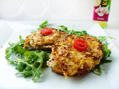 Zdjęcie - Smażone tosty sezamowe z pastą surimi - Przepisy kulinarne ze zdjęciami