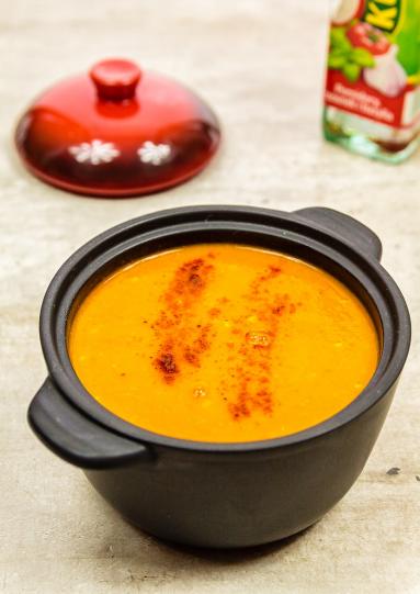 Zdjęcie - Zupa z pieczonej czerwonej papryki - Przepisy kulinarne ze zdjęciami