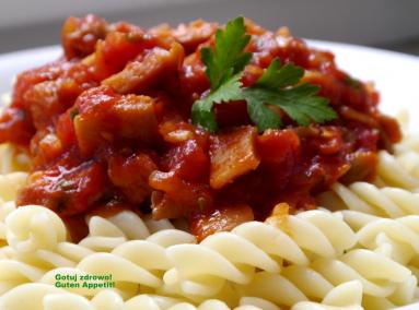 Zdjęcie - Boczniaki w pomidorach z makaronem - Przepisy kulinarne ze zdjęciami