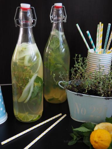 Zdjęcie - Lemoniada z ogórkiem i tymiankiem - Przepisy kulinarne ze zdjęciami