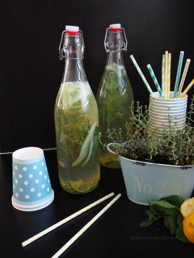 Zdjęcie - Lemoniada z ogórkiem i tymiankiem - Przepisy kulinarne ze zdjęciami