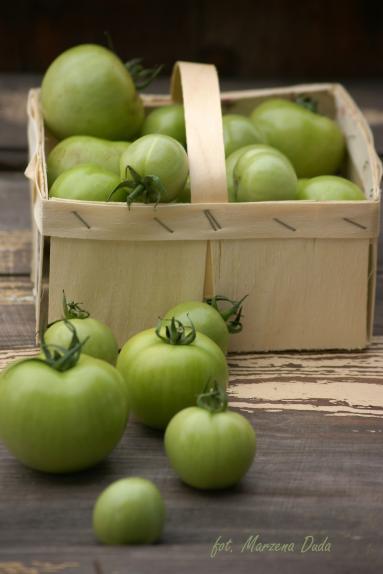 Zdjęcie - Sałatka z zielonych pomidorów - Przepisy kulinarne ze zdjęciami
