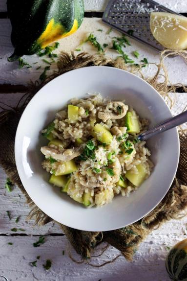 Zdjęcie - RISOTTO Z KURCZAKIEM I CUKINIĄ - Przepisy kulinarne ze zdjęciami