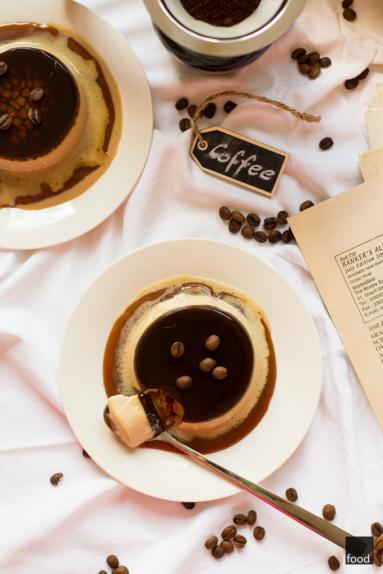 Zdjęcie - Kawowa panna cotta z sosem karmelowym - Przepisy kulinarne ze zdjęciami