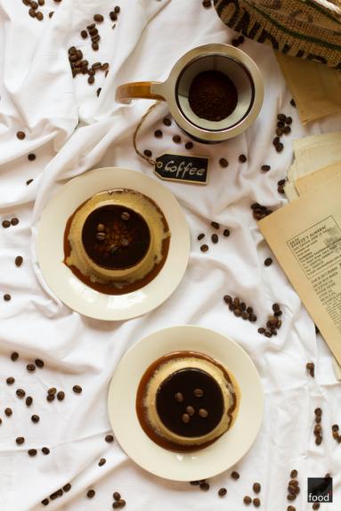 Zdjęcie - Kawowa panna cotta z sosem karmelowym - Przepisy kulinarne ze zdjęciami