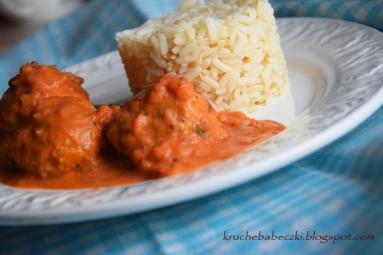Zdjęcie - Delikatne pulpeciki z indyka i kaszy jaglanej z sosem pomidorowym - Przepisy kulinarne ze zdjęciami