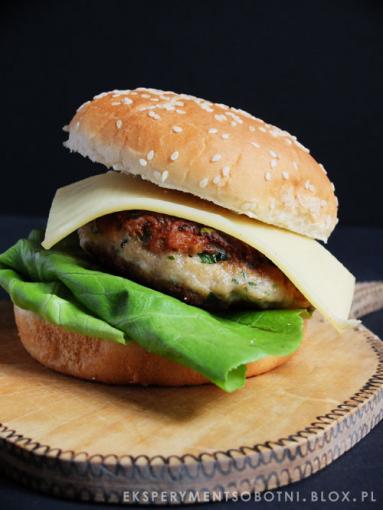 Zdjęcie - chicken burger z aioli, czyli domowym majonezem czosnkowym - Eksper... - Przepisy kulinarne ze zdjęciami