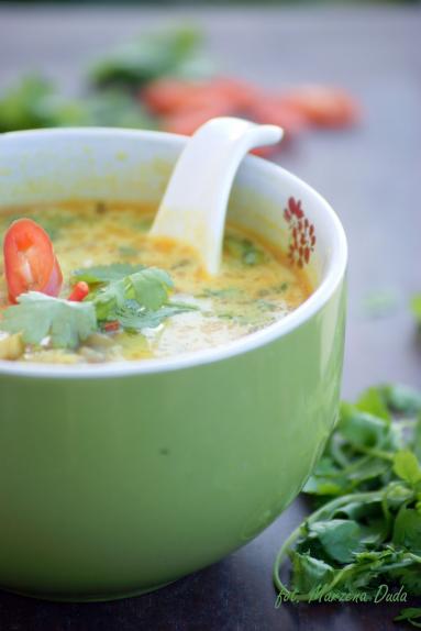 Zdjęcie - Zupa tajska z kurczakiem - Przepisy kulinarne ze zdjęciami