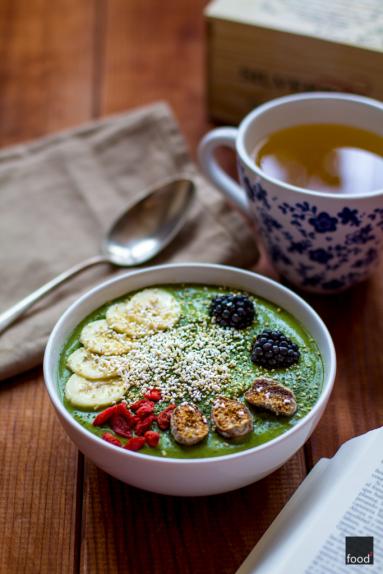 Zdjęcie - Green smoothie bowl z młodym jęczmieniem - Przepisy kulinarne ze zdjęciami