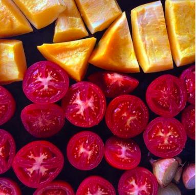Zdjęcie - Najlepsza jesienna zupa krem z dyni z pieczonymi pomidorami i grzanką! | Kuchnia Adama - Przepisy kulinarne ze zdjęciami