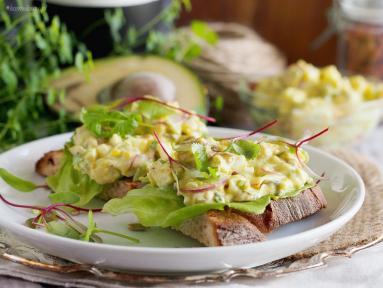 Zdjęcie - Sałatka jajeczna z awokado i rzodkiewką / Egg avocado and radish salad - Przepisy kulinarne ze zdjęciami