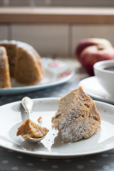Zdjęcie - Ekspresowe korzenne ciasto jabłkowe - Przepisy kulinarne ze zdjęciami