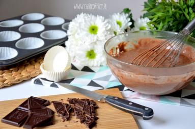 Zdjęcie - Proste babeczki czekoladowe - Przepisy kulinarne ze zdjęciami