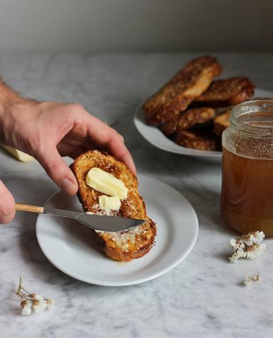 Zdjęcie - Śniadanie do łóżka #224: Pieczone kokosowe tosty francuskie - Przepisy kulinarne ze zdjęciami