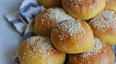 Zdjęcie - Dyniowe bułki do burgerów - Przepisy kulinarne ze zdjęciami
