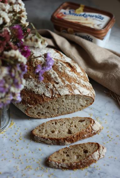 Zdjęcie - Chleb orkiszowy na zakwasie z kaszą jaglaną - Przepisy kulinarne ze zdjęciami