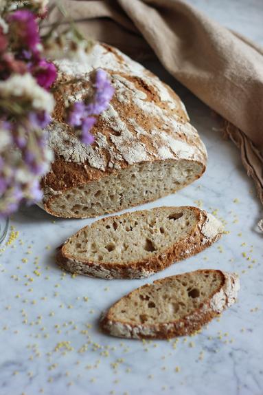 Zdjęcie - Chleb orkiszowy na zakwasie z kaszą jaglaną - Przepisy kulinarne ze zdjęciami